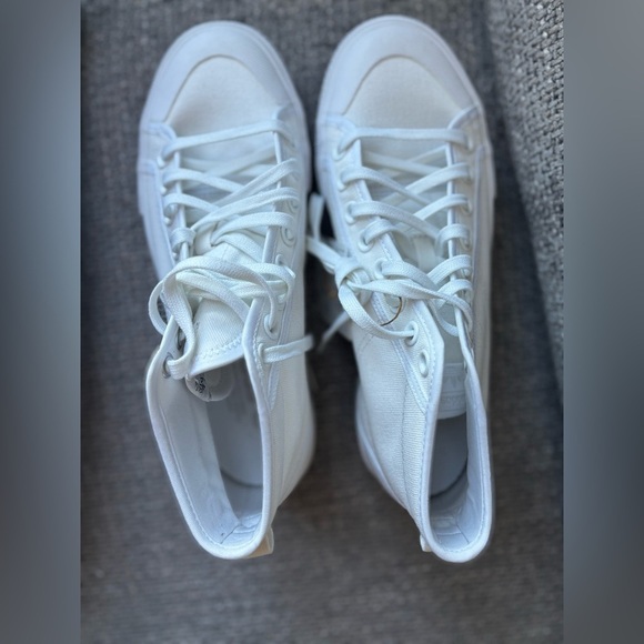 BNWT Adidas Nizza Trek W Sneakers - Women’s Size 8 - White/Gum Sole - Picture 10 of 14